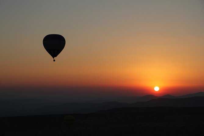 RAK Hot Air Balloon Flight - Watching the balloon come alive