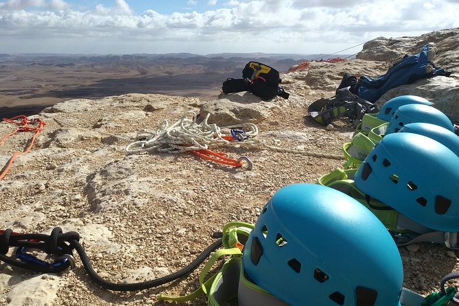 Rappelling Down the Ramon Crater Cliff - What happens during the two-hour outing