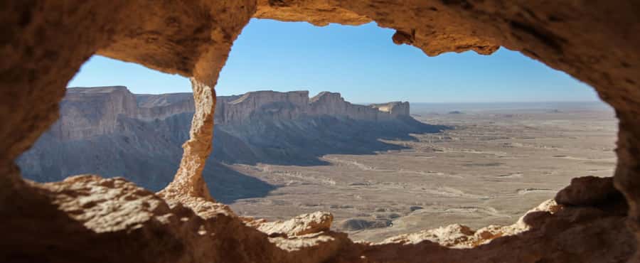 Riyadh Edge of The World and Bat Cave Visit by Bus - Dinner, snacks, and the value of $50
