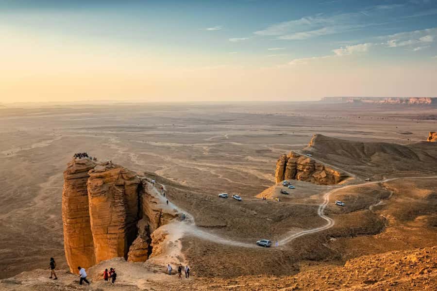 Riyadh: Edge Of The World and Bats Cave Tour by 4x4 - Bats Cave and the first desert stop