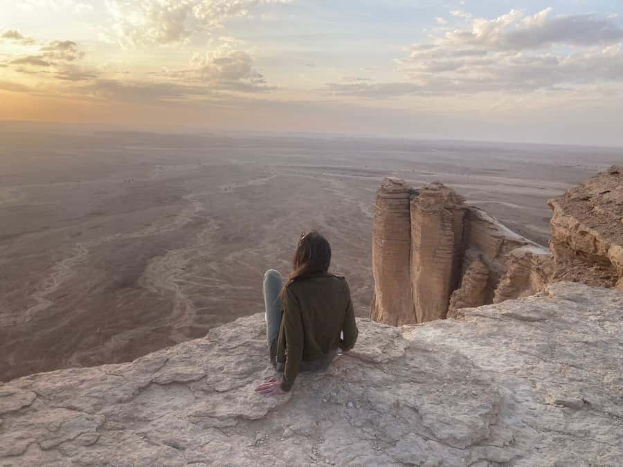 Riyadh: Edge Of The World and Bats Cave Tour by 4x4 - Campfire coffee, tea, and optional dinner