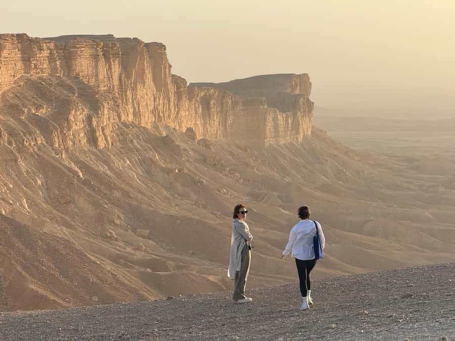 Riyadh: Edge Of The World, camels &Stargazing with 4x4 - Reaching the cliff before sunset