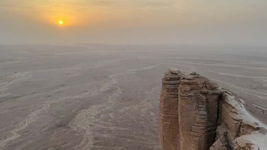 Riyadh: Edge of The World with dinner & Campsite Shared Tour - Sunset over the Najd plateau