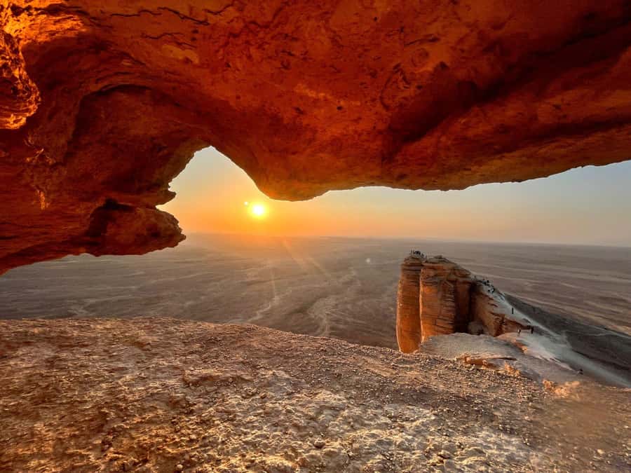 Riyadh: Edge of The World with dinner & Campsite Shared Tour - What the $59 price really covers