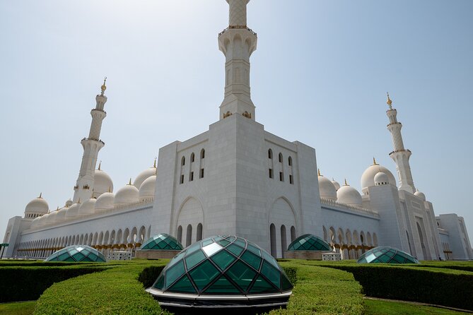 Sheikh Zayed Mosque Half Day Tour in Abu Dhabi - The chandeliers and the hand-knotted carpet