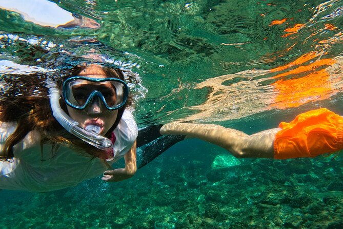 Snorkeling with turtles in Fujairah with Transfer & BBQ lunch - Boarding the boat near Fujairah
