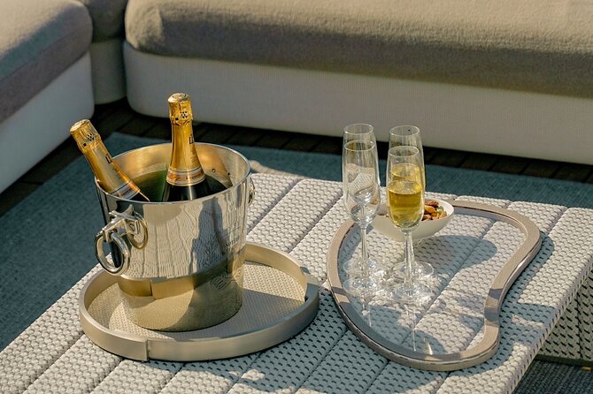 Sunseeker Superyacht: VIP Dining, Premium Drinks & Music - Is $128.39 good value?