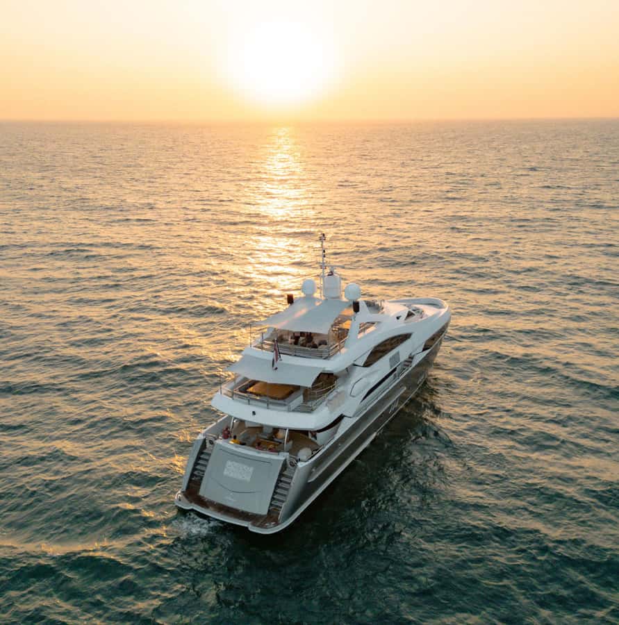 Sunseeker Superyacht: VIP Dinner, Premium Drinks& Live Music - Practical details that affect your choice