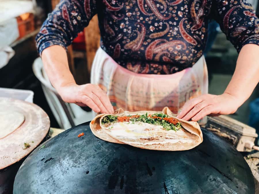 Tel Aviv: Carmel Market & Tel Aviv Tour with Tastings - Murals and creative corners in Nahalat Binyamin