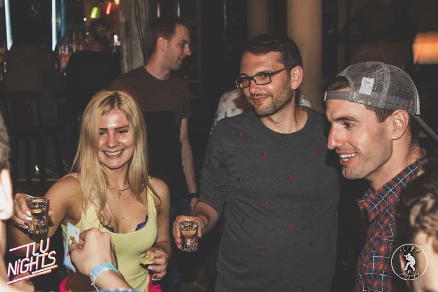 Tel Aviv: Pub Crawl with 4 Stops and Free Shots - The welcome beer and the first taste of the group