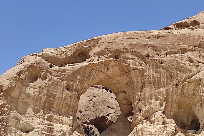 Timna park Jeep tour adventure - The small tunnel and optional rocky climbing