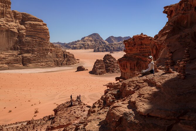 Wadi Rum: Explorer 5 Hour Jeep Tour PASS + Bedouin Tent + Meal - Abu Khashaba Canyon and the sandboarding stop