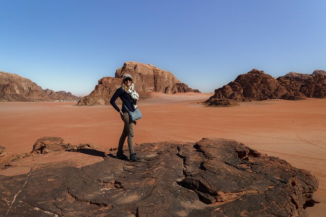 Wadi Rum: Explorer 5 Hour Jeep Tour PASS + Bedouin Tent + Meal - Lawrence Spring and the first look at the desert