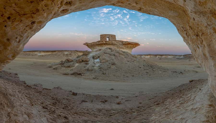 West Qatar tour to Richard Sierra sculpture,Umbrella Rock - What the vehicle and guide add