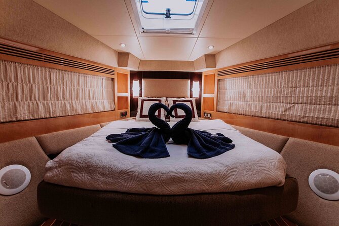 Yacht Trip Dubai : Book 56 ft Premium Yacht up to 21 people - What comes with the yacht charter
