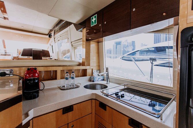Yacht Trip Dubai : Book 56 ft Premium Yacht up to 21 people - How the timing affects the value